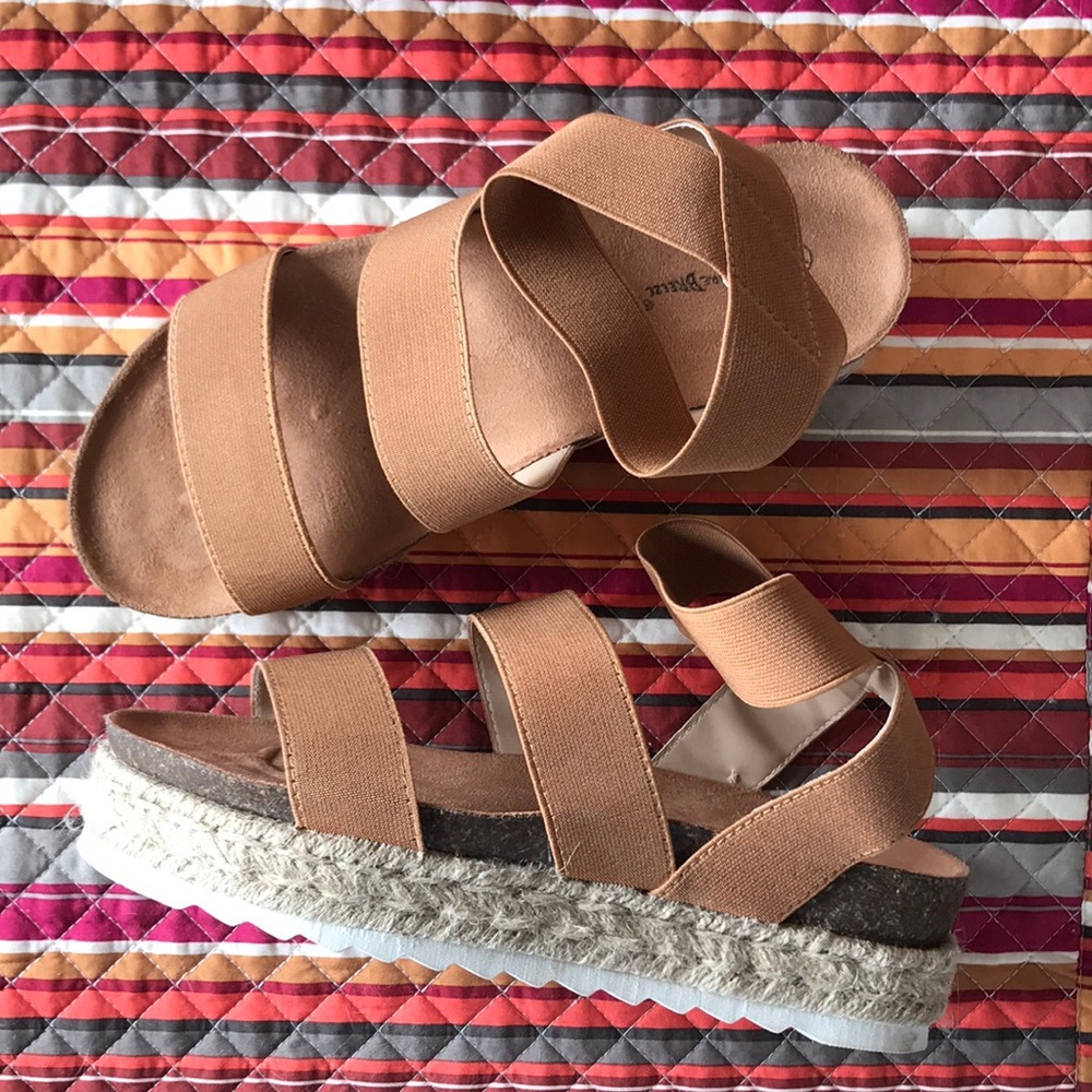 NWOT* KNOCKOFF***
